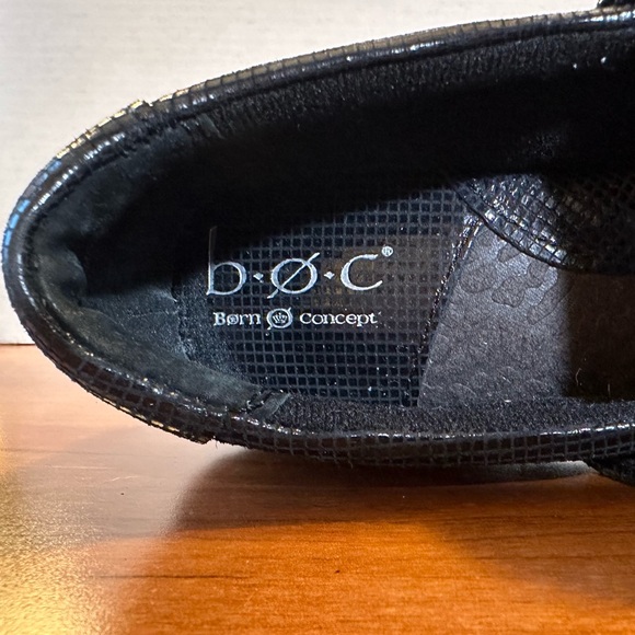 Boc-Born Concept, Shiny Metallic Black Clog  
Never worn. Women’s Size 7 $26 - Picture 3 of 4